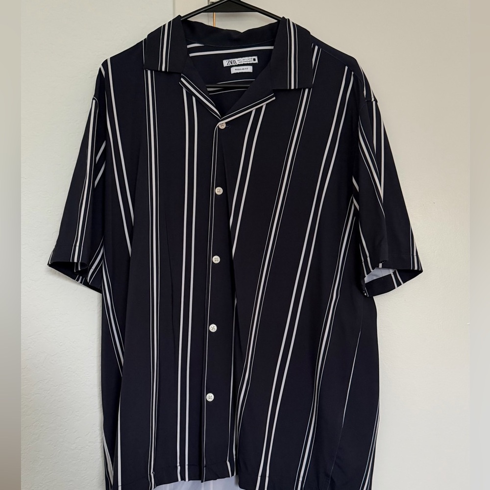 Zara Large Blue and White Striped Men's Button Down Shirt